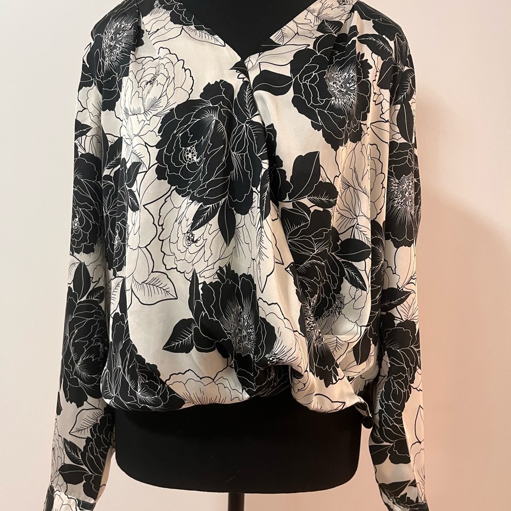 Suzy Shier Black and White Floral Blouse
